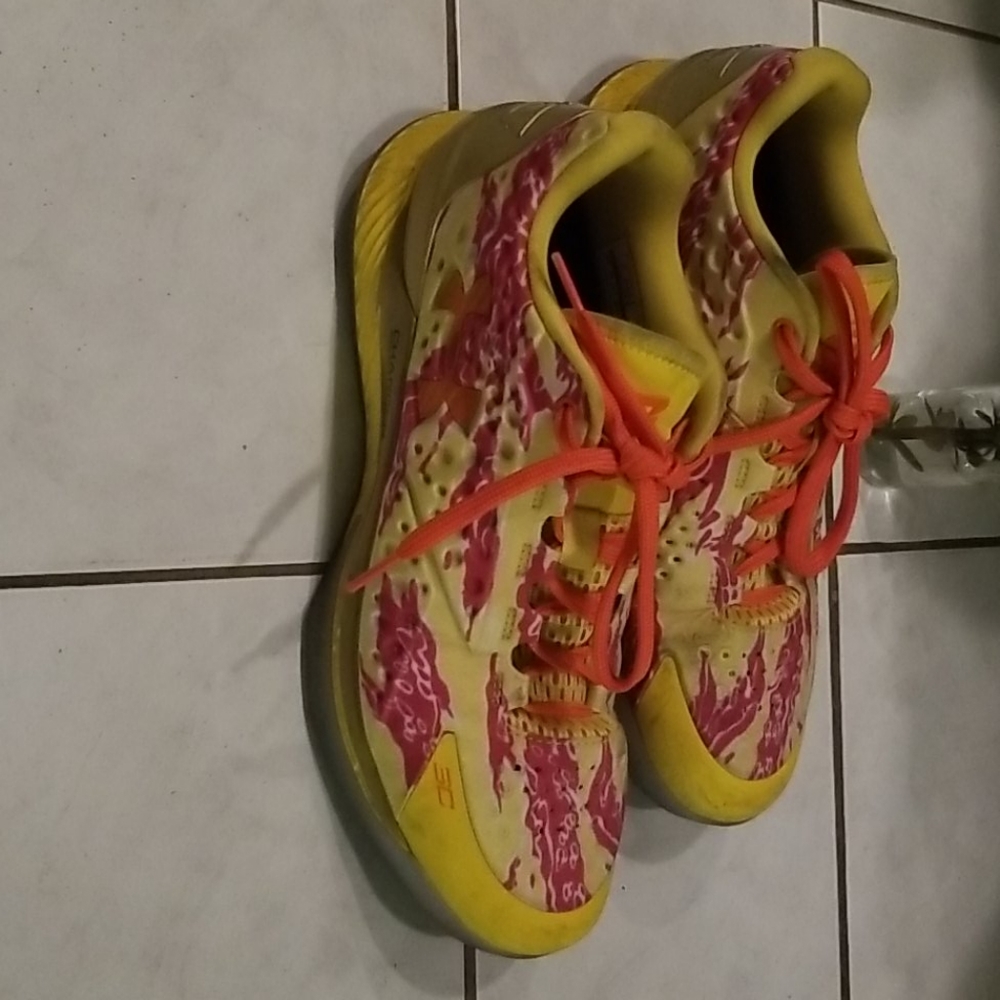 Men's athletic shoes